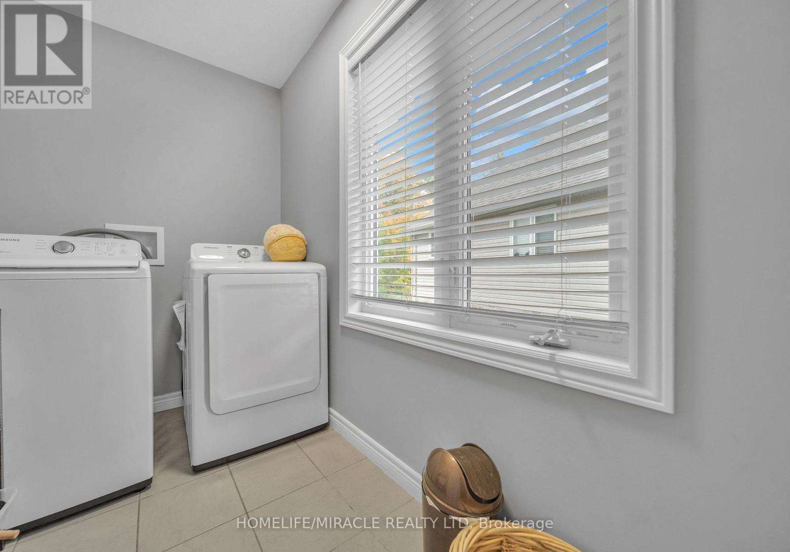 79 Elmbank Trail, Kitchener, ON - Indoor Photo Showing Laundry Room