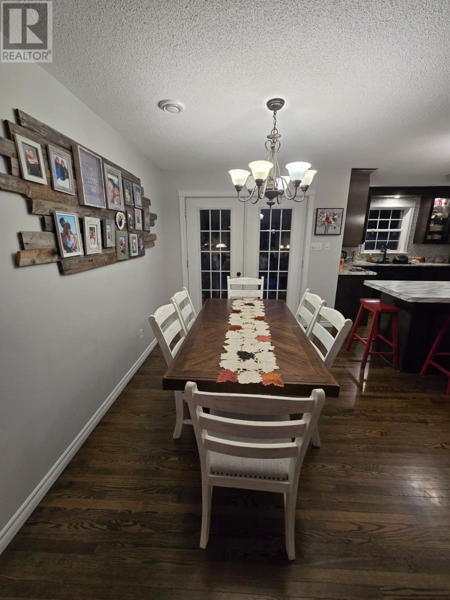18 King Street, Pasadena, NL - Indoor Photo Showing Dining Room
