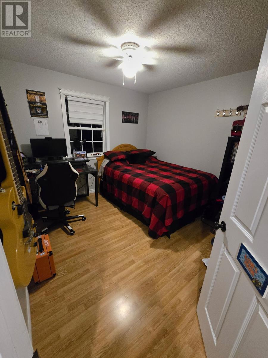 18 King Street, Pasadena, NL - Indoor Photo Showing Bedroom