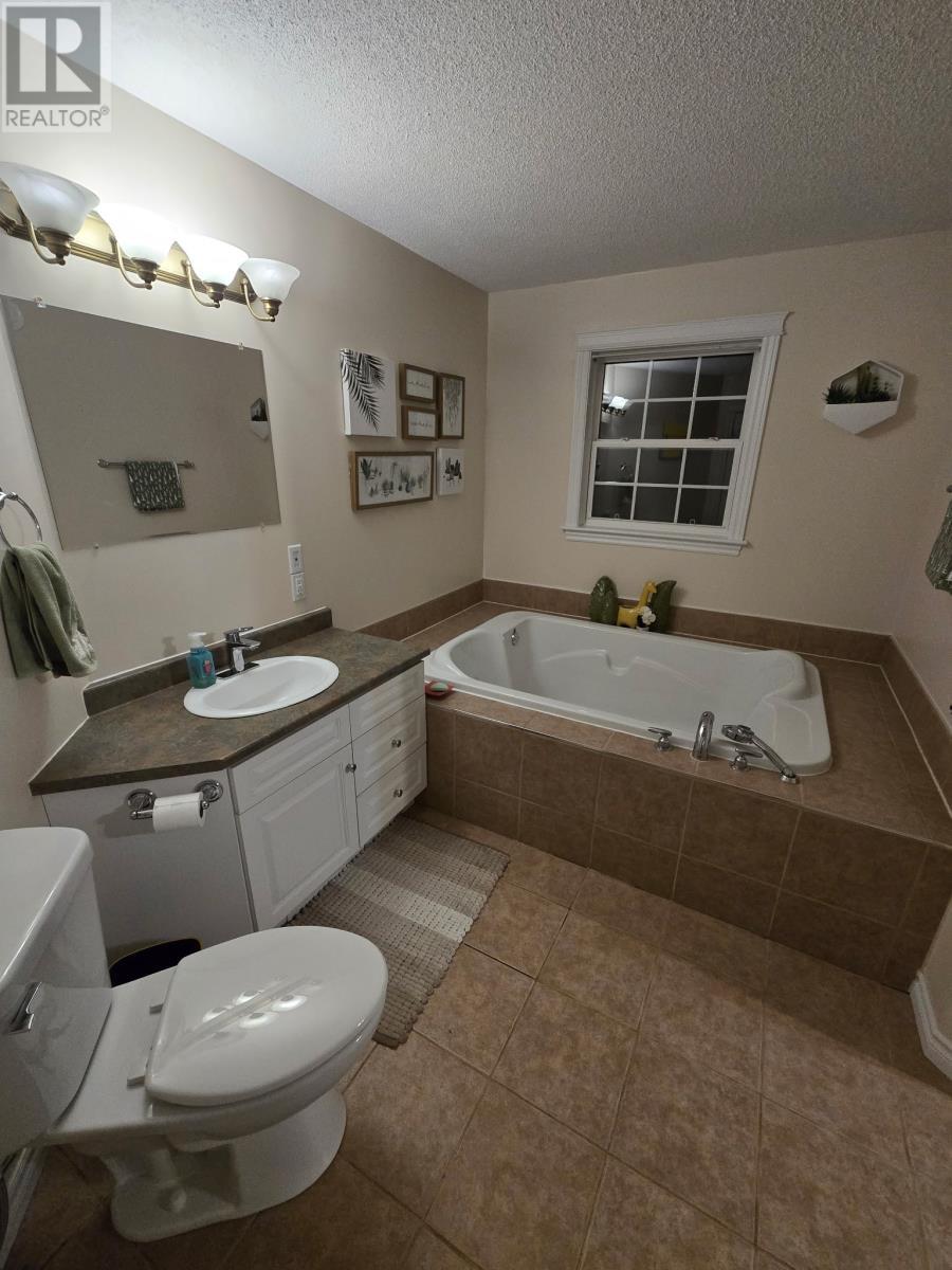 18 King Street, Pasadena, NL - Indoor Photo Showing Bathroom