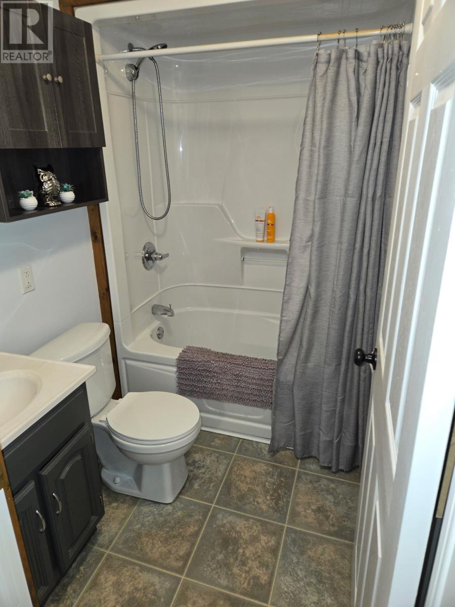 18 King Street, Pasadena, NL - Indoor Photo Showing Bathroom