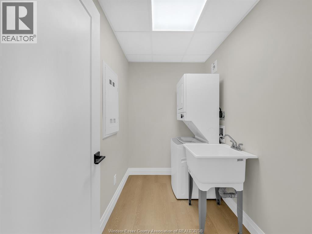 11646 Tecumseh Road East Unit# A2, Windsor, ON - Indoor Photo Showing Laundry Room