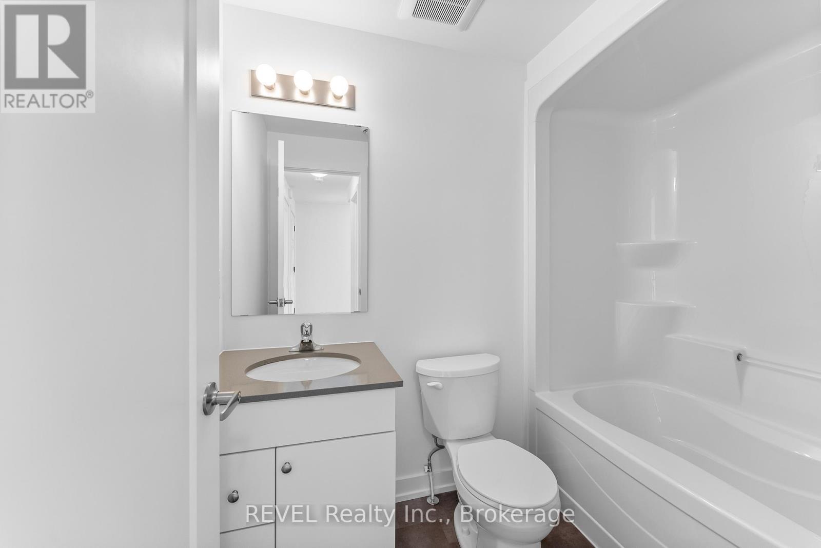 622 - 4263 Fourth Avenue, Niagara Falls (Downtown), ON - Indoor Photo Showing Bathroom