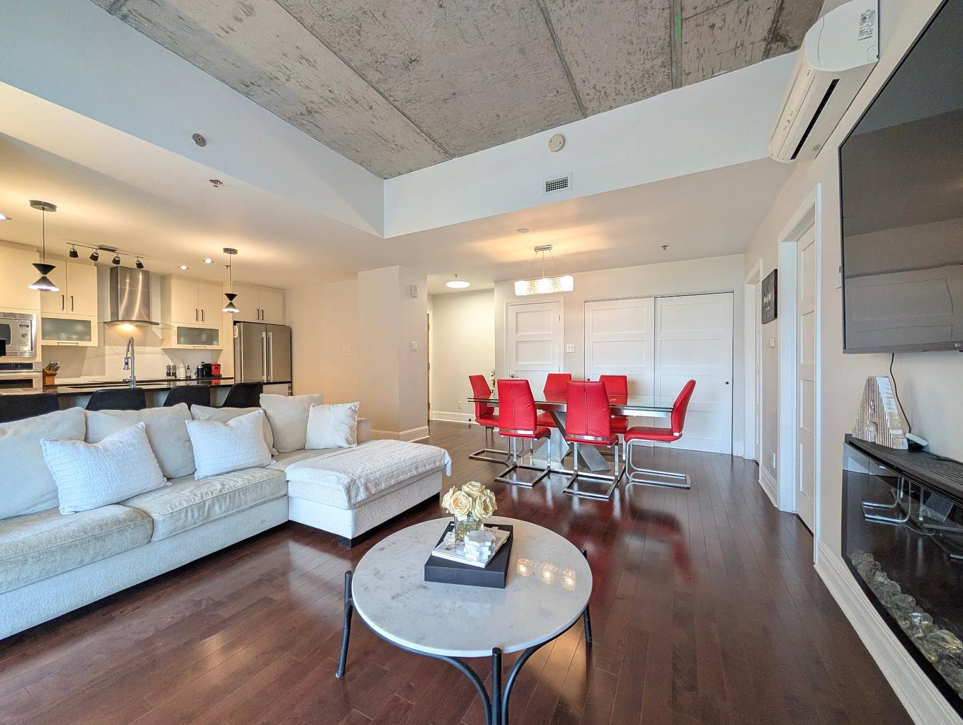 Salon - 1003-2875 Av. Du Cosmodôme, Laval (Chomedey), QC - Indoor Photo Showing Living Room