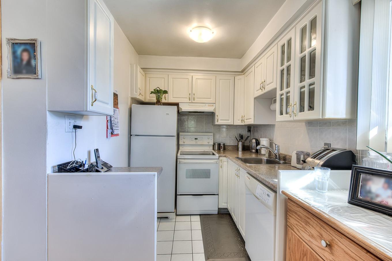 Cuisine - 4576 Ch. Bélair, Laval (Chomedey), QC - Indoor Photo Showing Kitchen