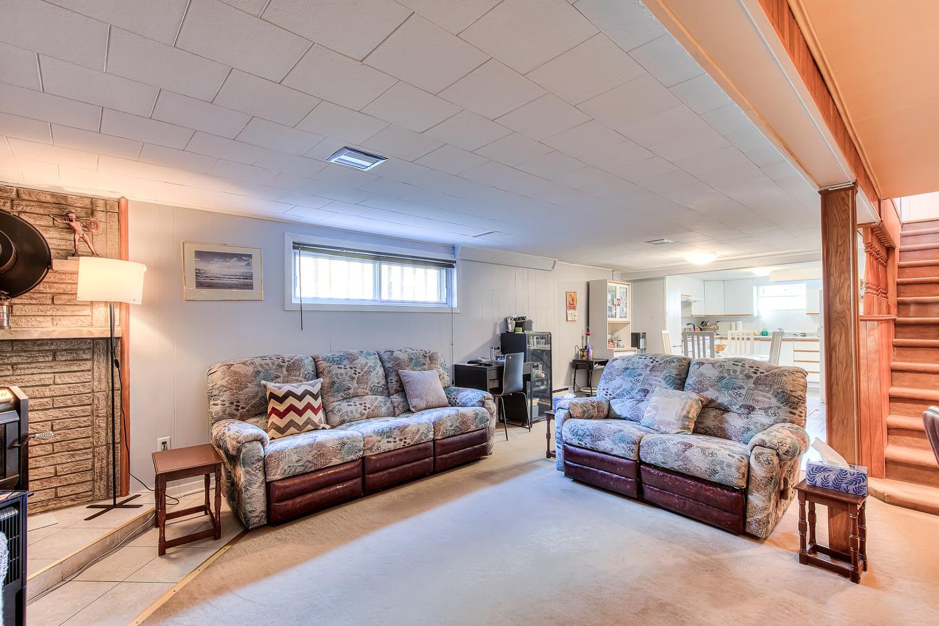 Salle familiale - 4576 Ch. Bélair, Laval (Chomedey), QC - Indoor Photo Showing Living Room With Fireplace