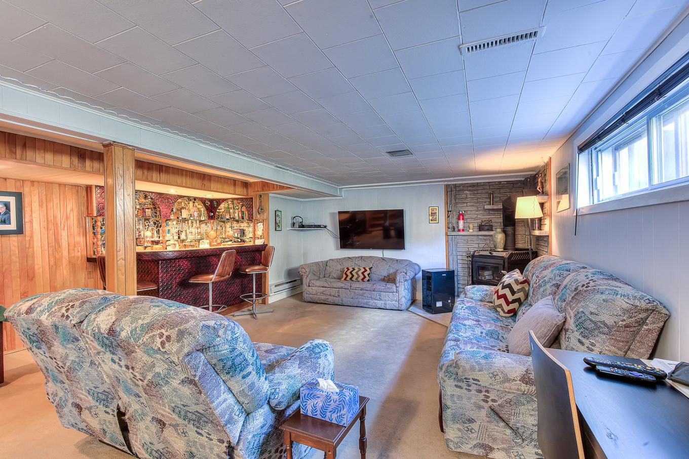 Salle familiale - 4576 Ch. Bélair, Laval (Chomedey), QC - Indoor