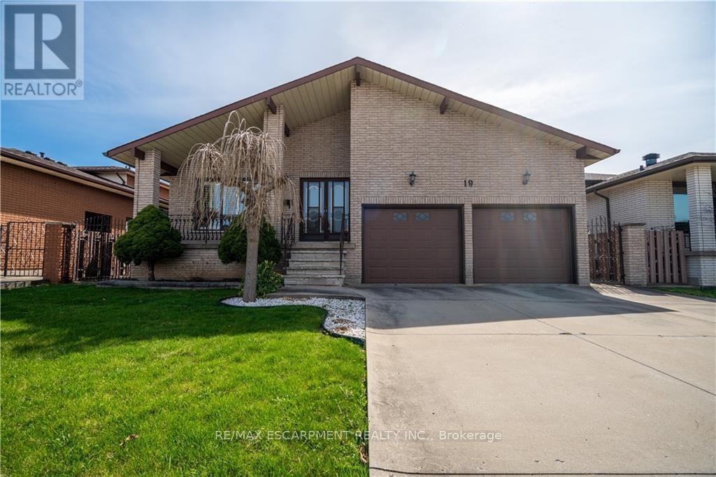 Lower - 19 Pavarotti Court, Hamilton, ON - Outdoor