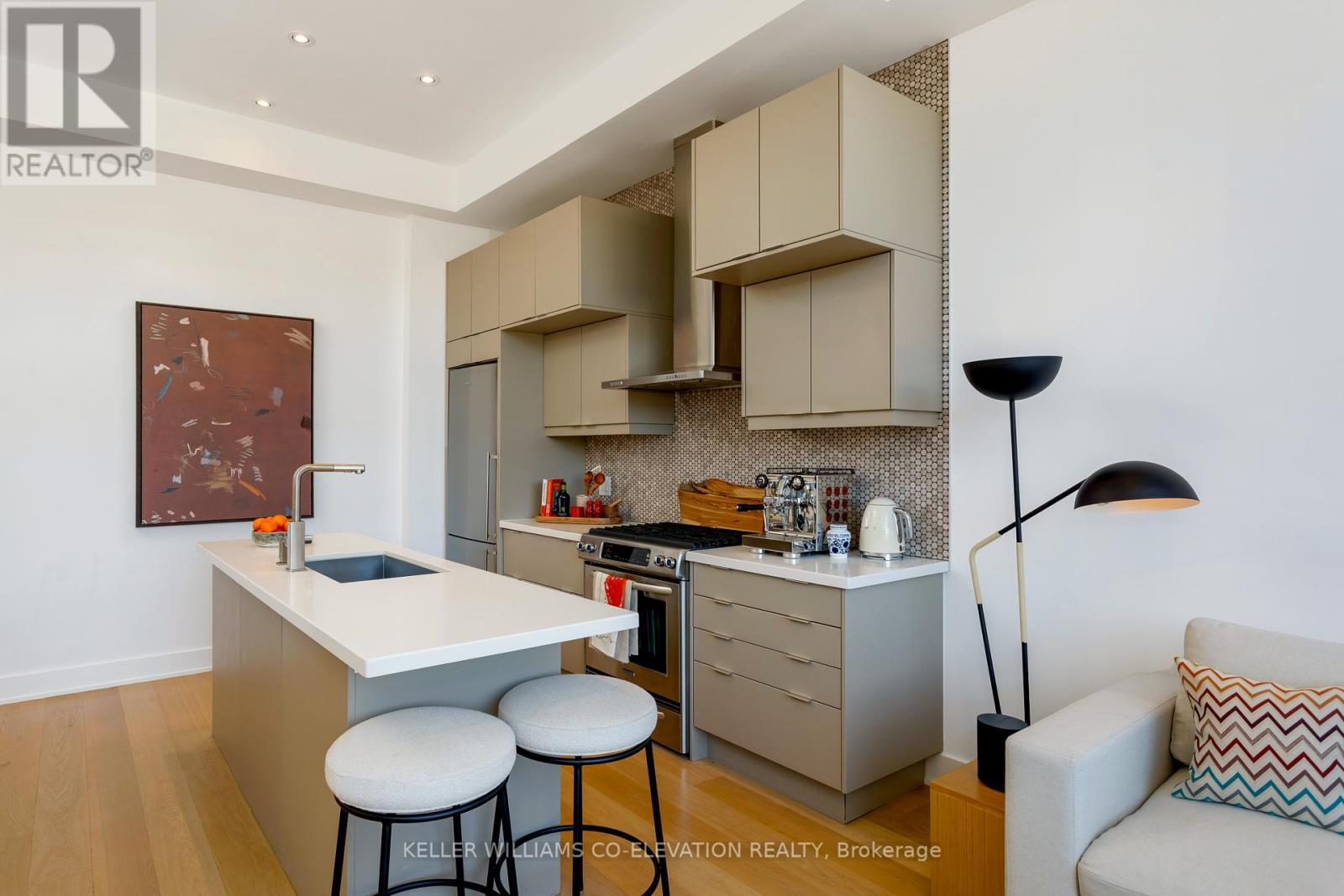 204 - 483 Dupont Street, Toronto, ON - Indoor Photo Showing Kitchen