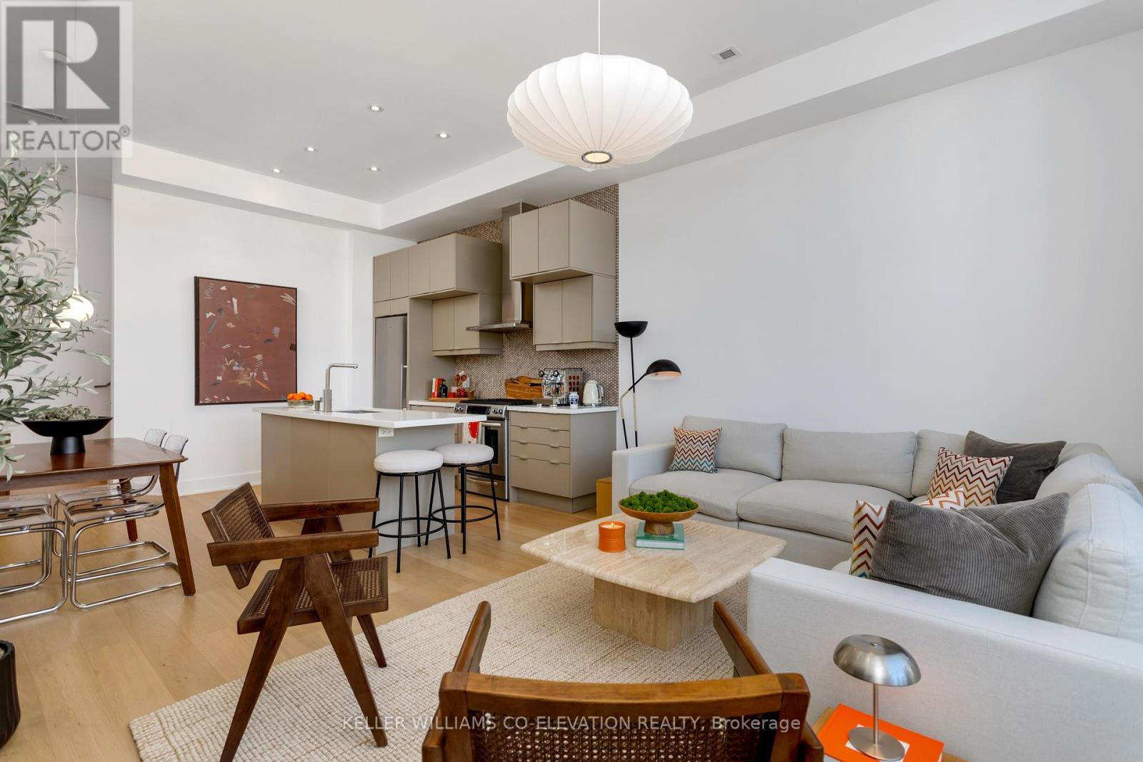 204 - 483 Dupont Street, Toronto, ON - Indoor Photo Showing Living Room