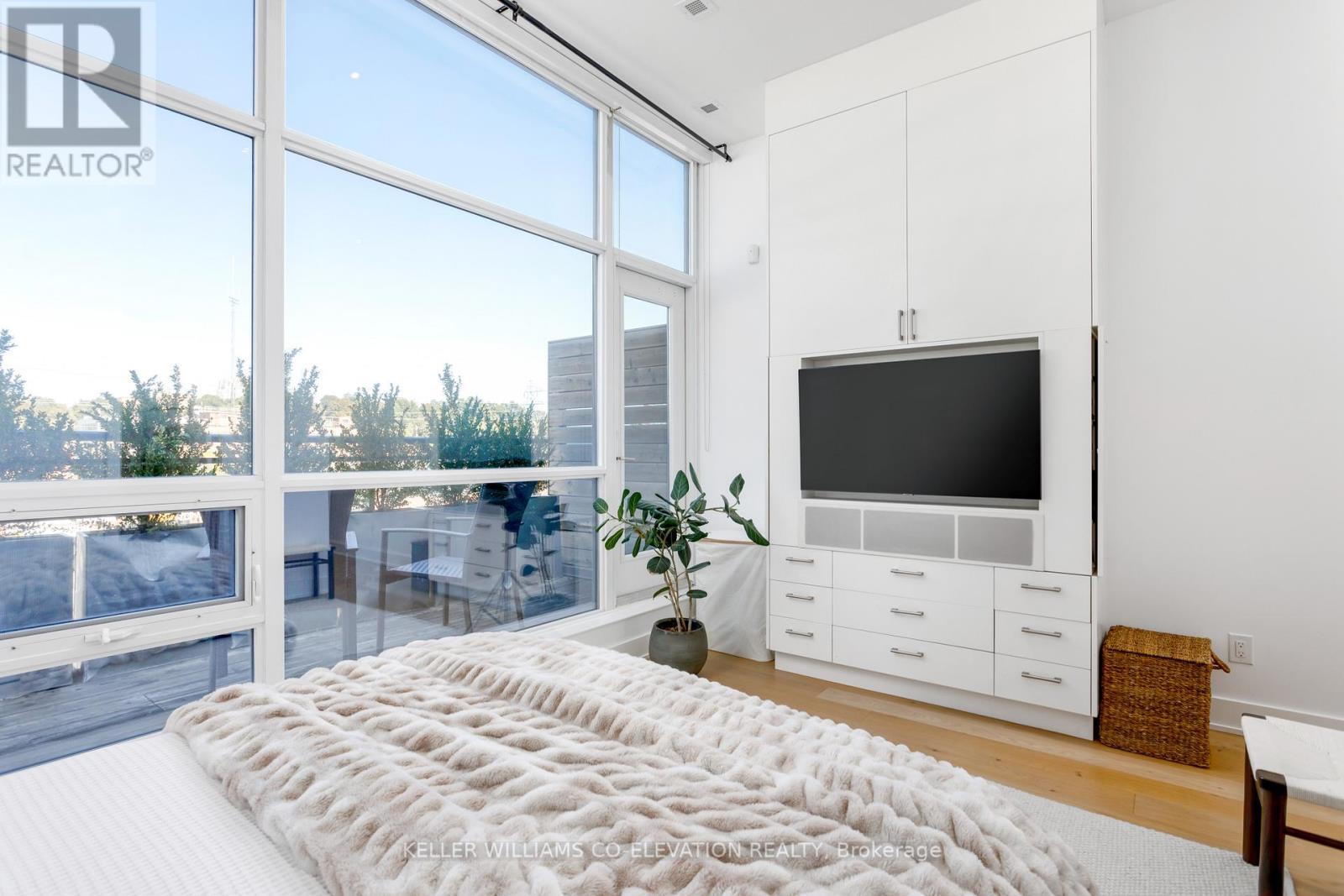 204 - 483 Dupont Street, Toronto, ON - Indoor Photo Showing Bedroom