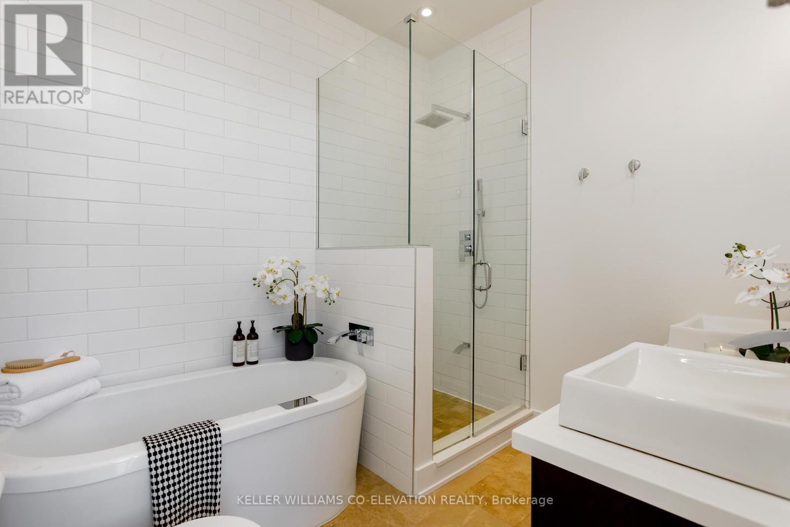 204 - 483 Dupont Street, Toronto, ON - Indoor Photo Showing Bathroom