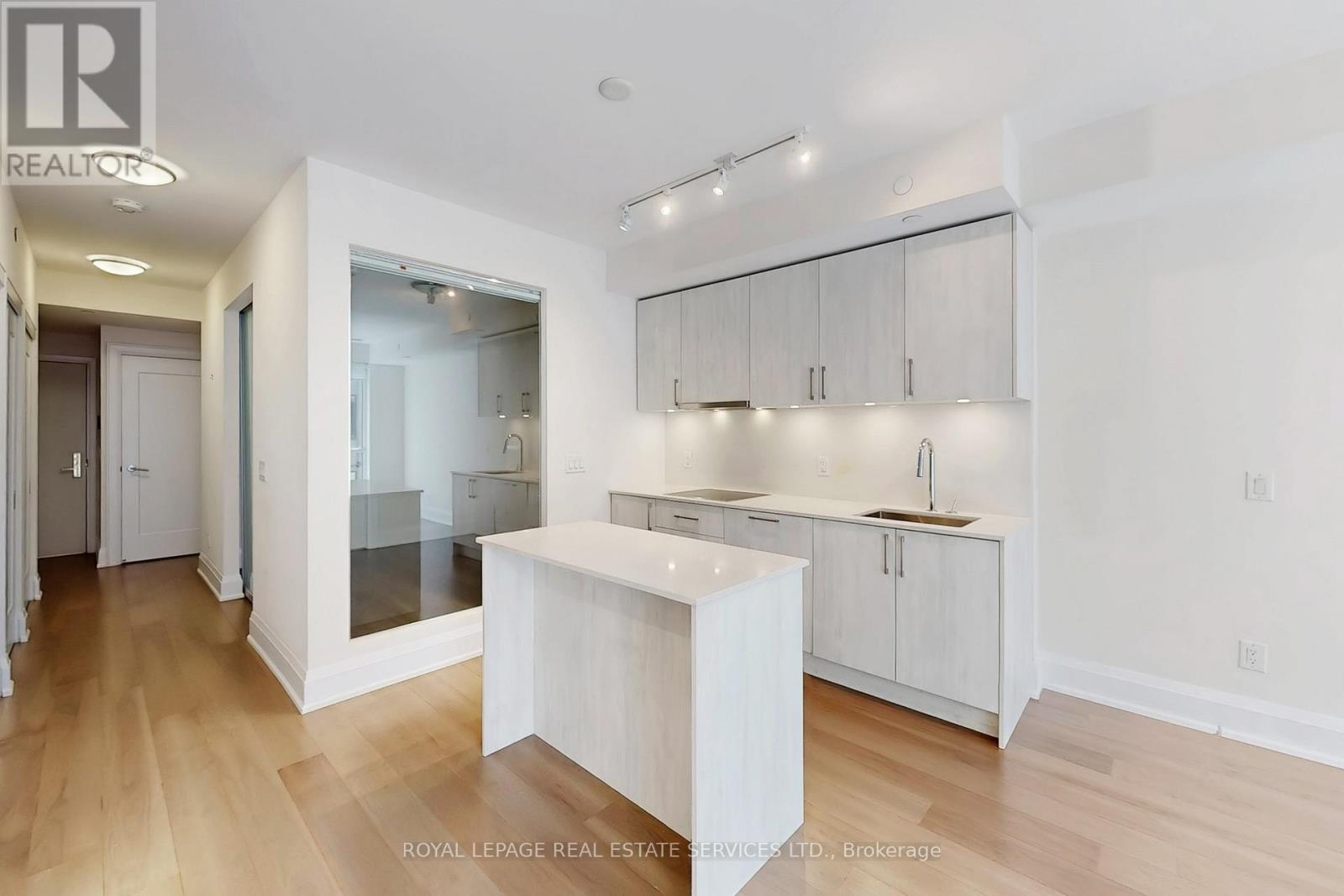 808 - 88 Cumberland Street, Toronto, ON - Indoor Photo Showing Kitchen With Upgraded Kitchen