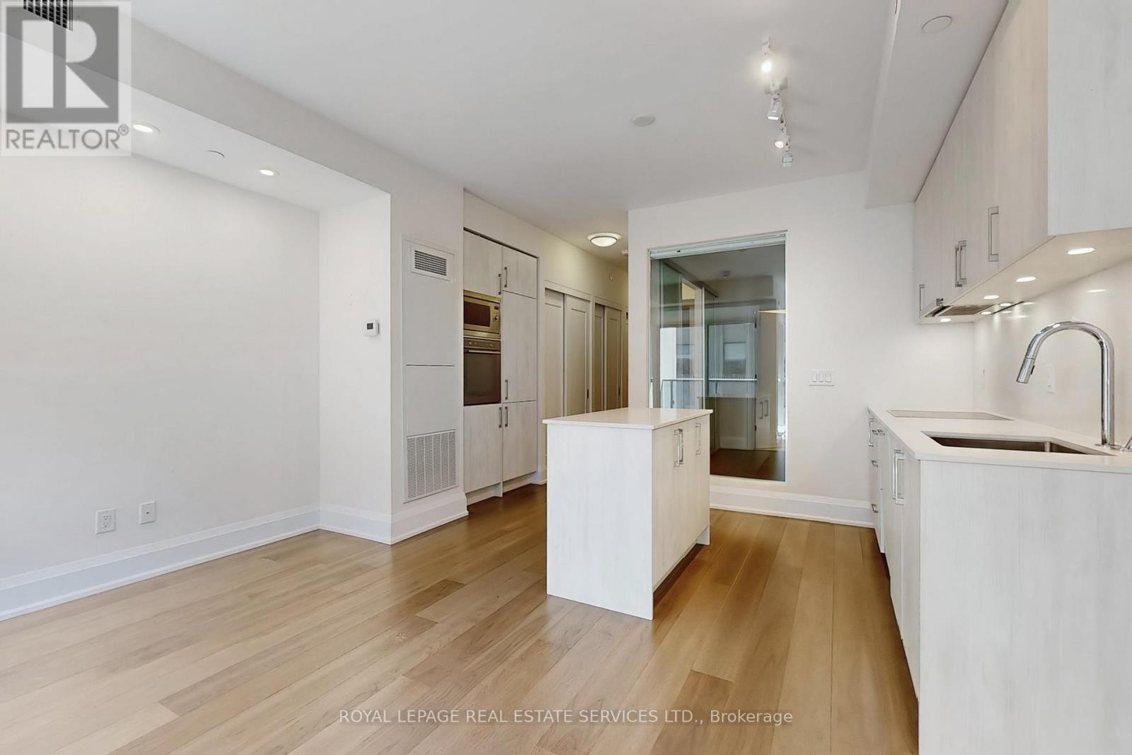 808 - 88 Cumberland Street, Toronto, ON - Indoor Photo Showing Kitchen