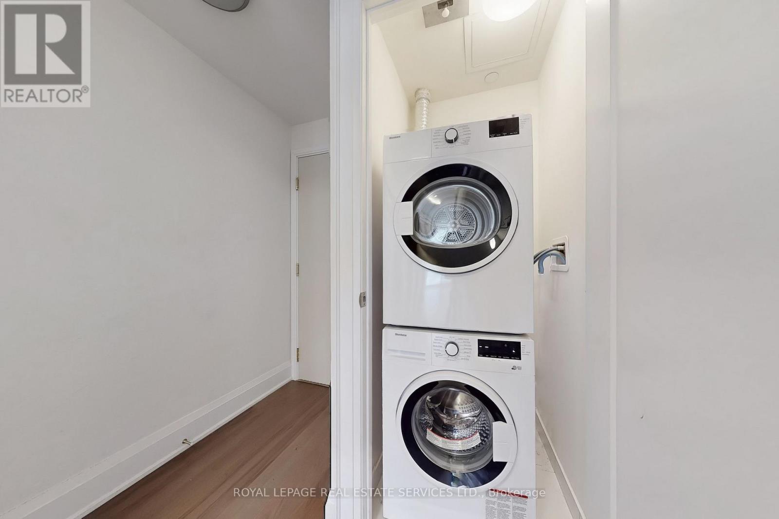 808 - 88 Cumberland Street, Toronto, ON - Indoor Photo Showing Laundry Room