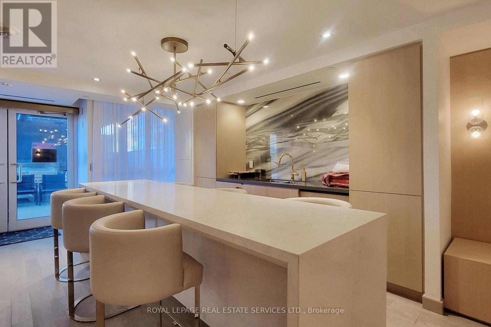808 - 88 Cumberland Street, Toronto, ON - Indoor Photo Showing Dining Room