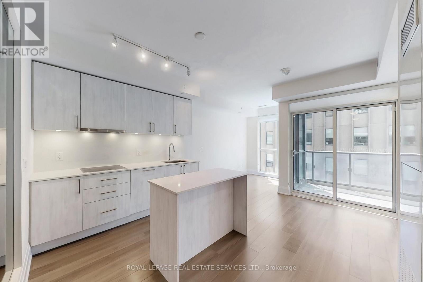 808 - 88 Cumberland Street, Toronto, ON - Indoor Photo Showing Kitchen