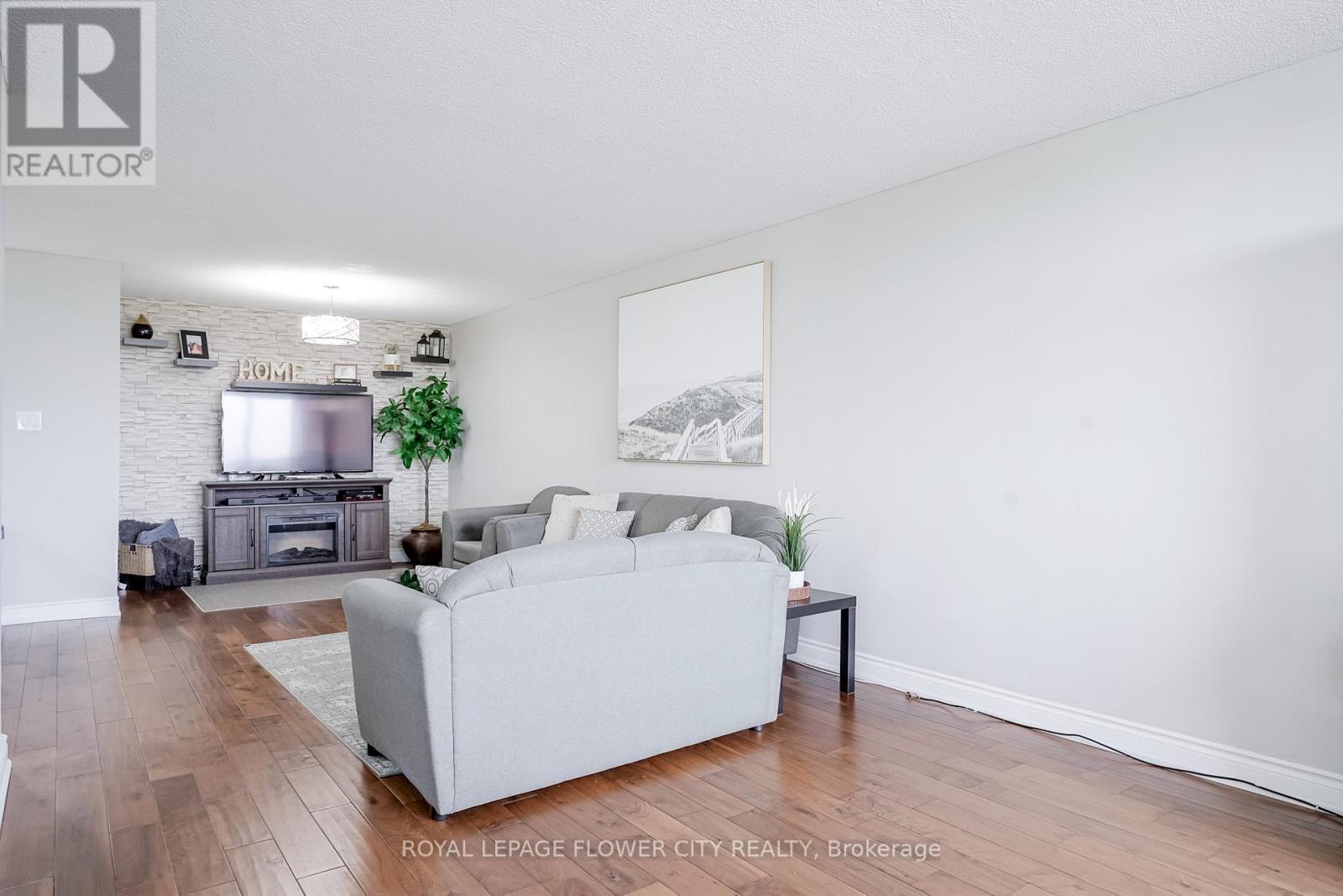 611 - 1 Rowntree Road N, Toronto, ON - Indoor Photo Showing Living Room