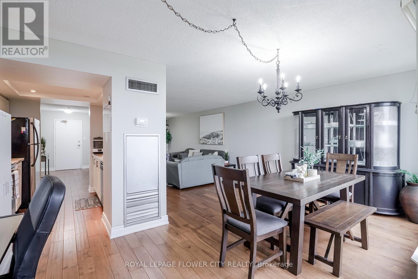 611 - 1 Rowntree Road N, Toronto, ON - Indoor Photo Showing Dining Room