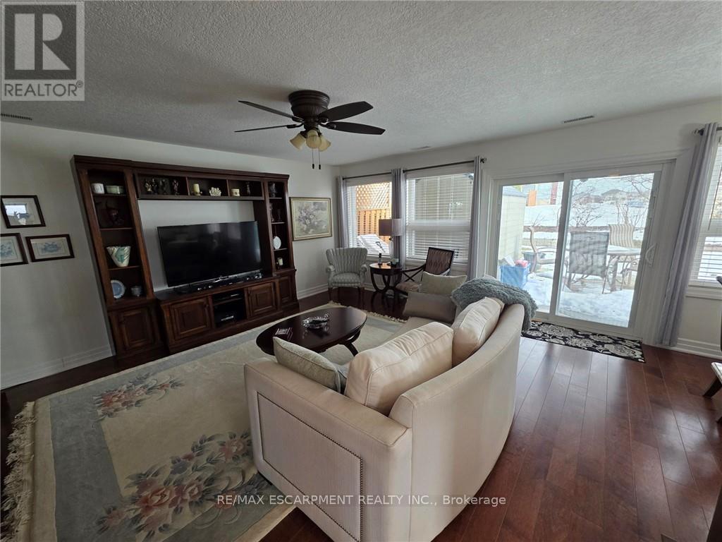 49 Bishop Reding Trail, Hamilton, ON - Indoor Photo Showing Living Room