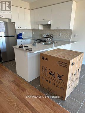 54 Rowlock Street, Welland, ON - Indoor Photo Showing Kitchen With Double Sink