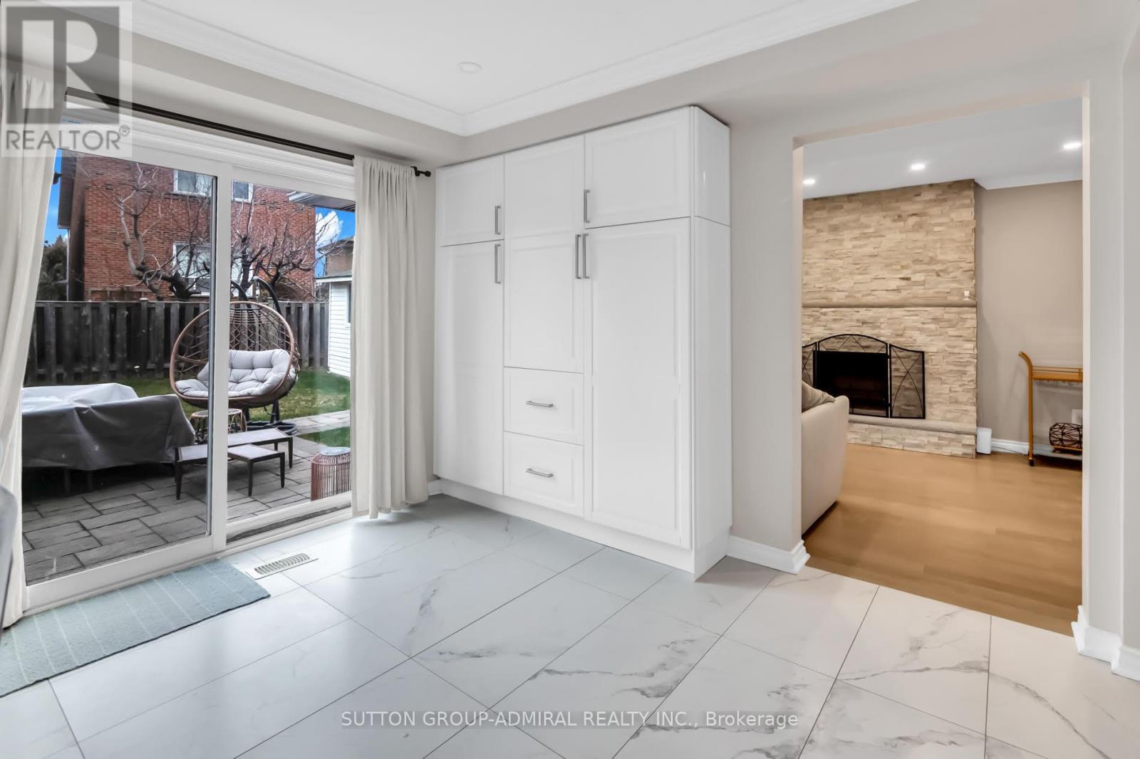 Main & 2Nd - 119 Mccabe Crescent, Vaughan, ON - Indoor Photo Showing Other Room With Fireplace