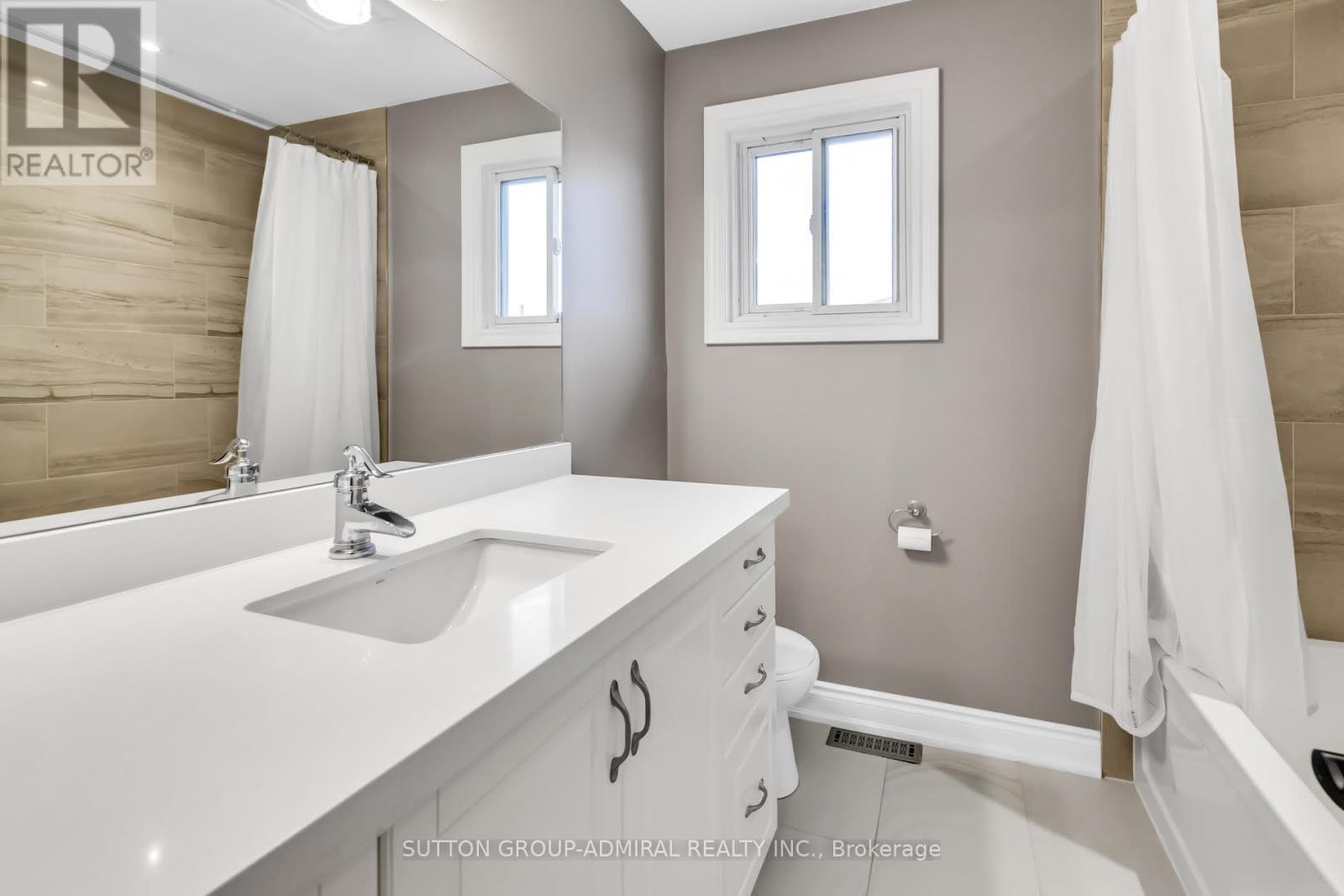 Main & 2Nd - 119 Mccabe Crescent, Vaughan, ON - Indoor Photo Showing Bathroom