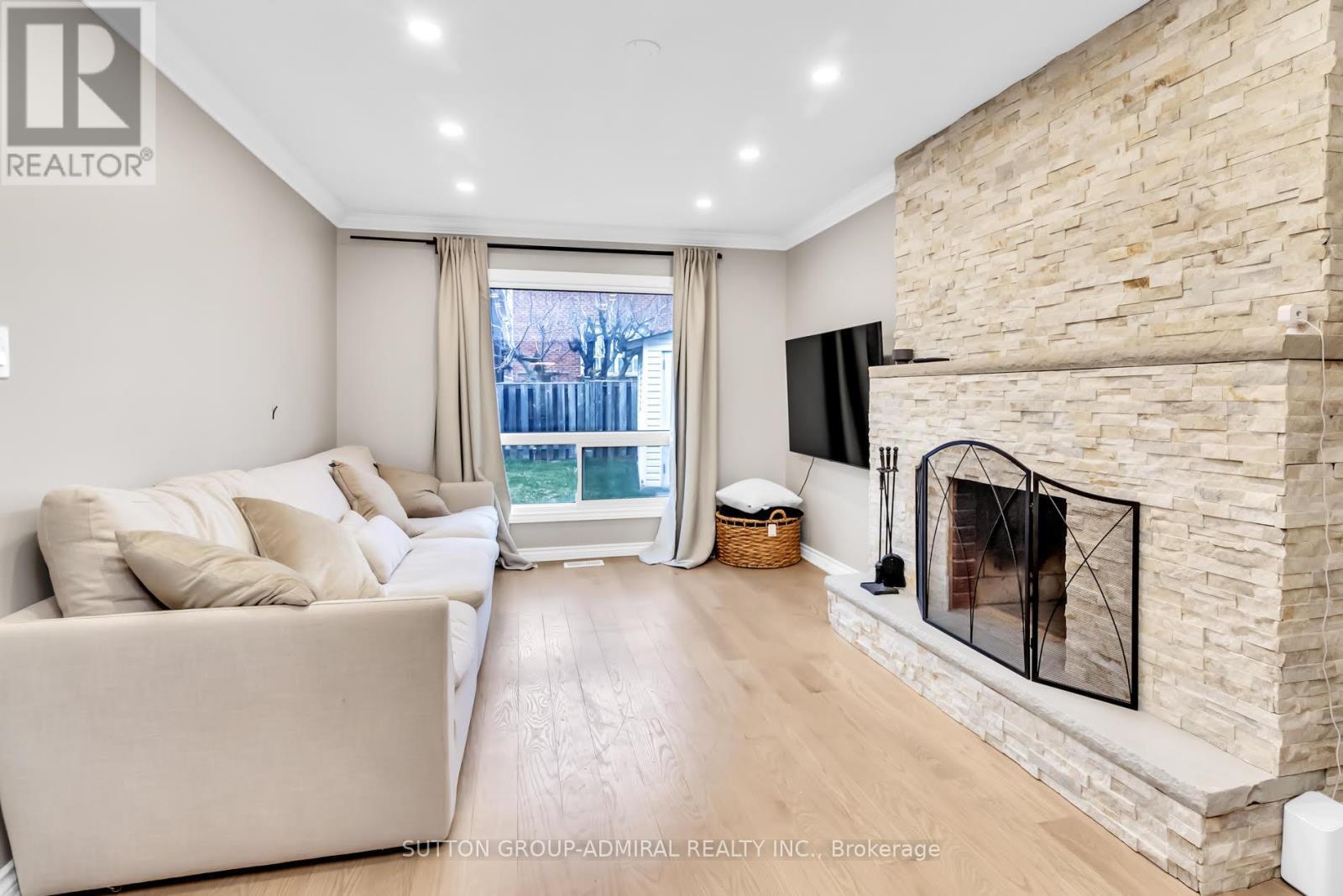 Main & 2Nd - 119 Mccabe Crescent, Vaughan, ON - Indoor Photo Showing Living Room With Fireplace