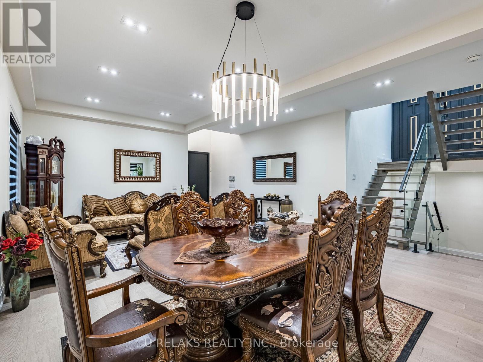 3081 Grenville Drive, Mississauga, ON - Indoor Photo Showing Dining Room