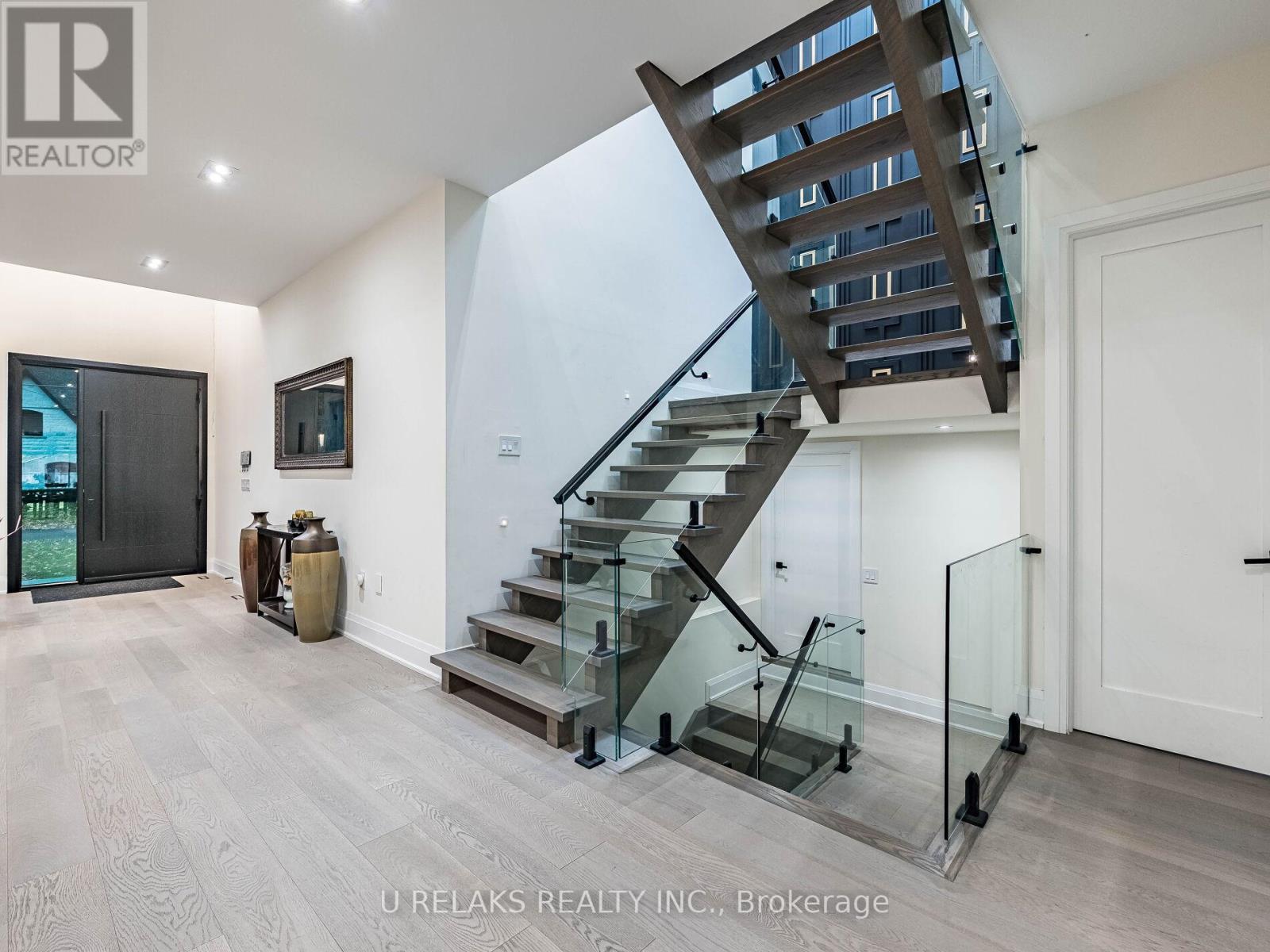 3081 Grenville Drive, Mississauga, ON - Indoor Photo Showing Other Room