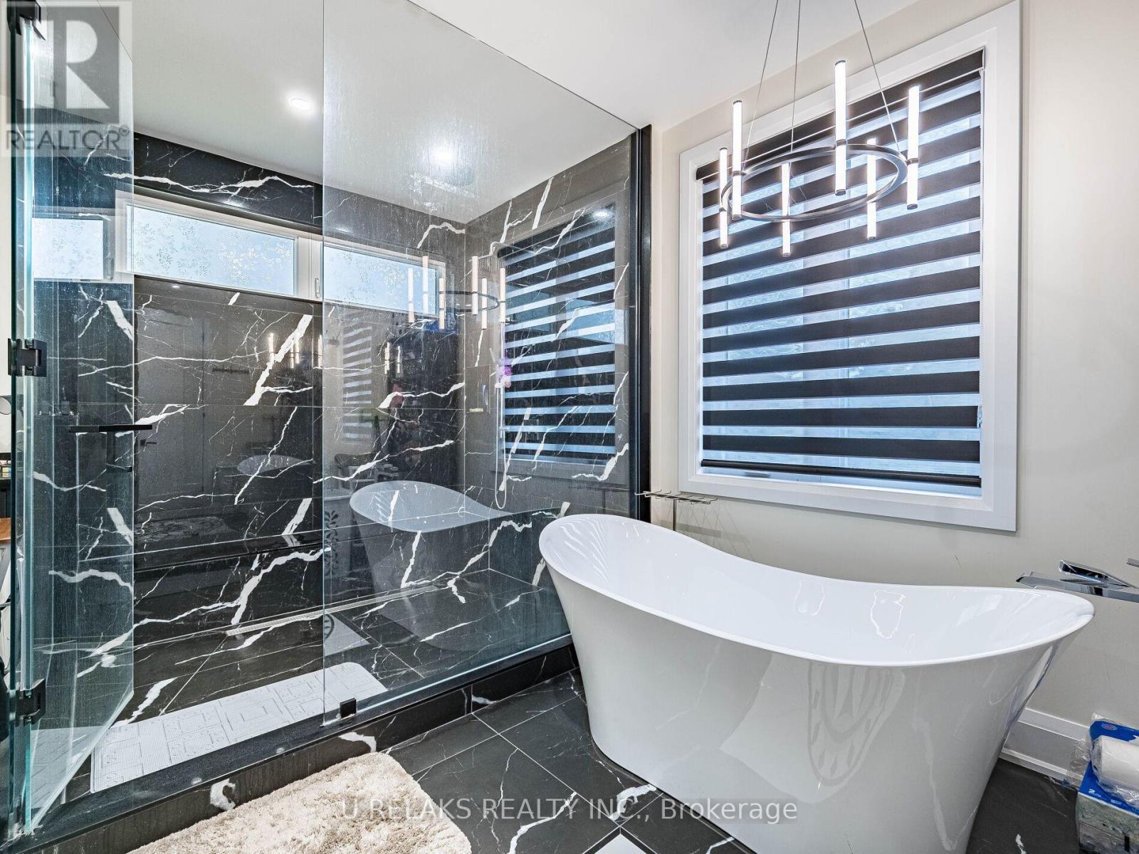 3081 Grenville Drive, Mississauga, ON - Indoor Photo Showing Bathroom