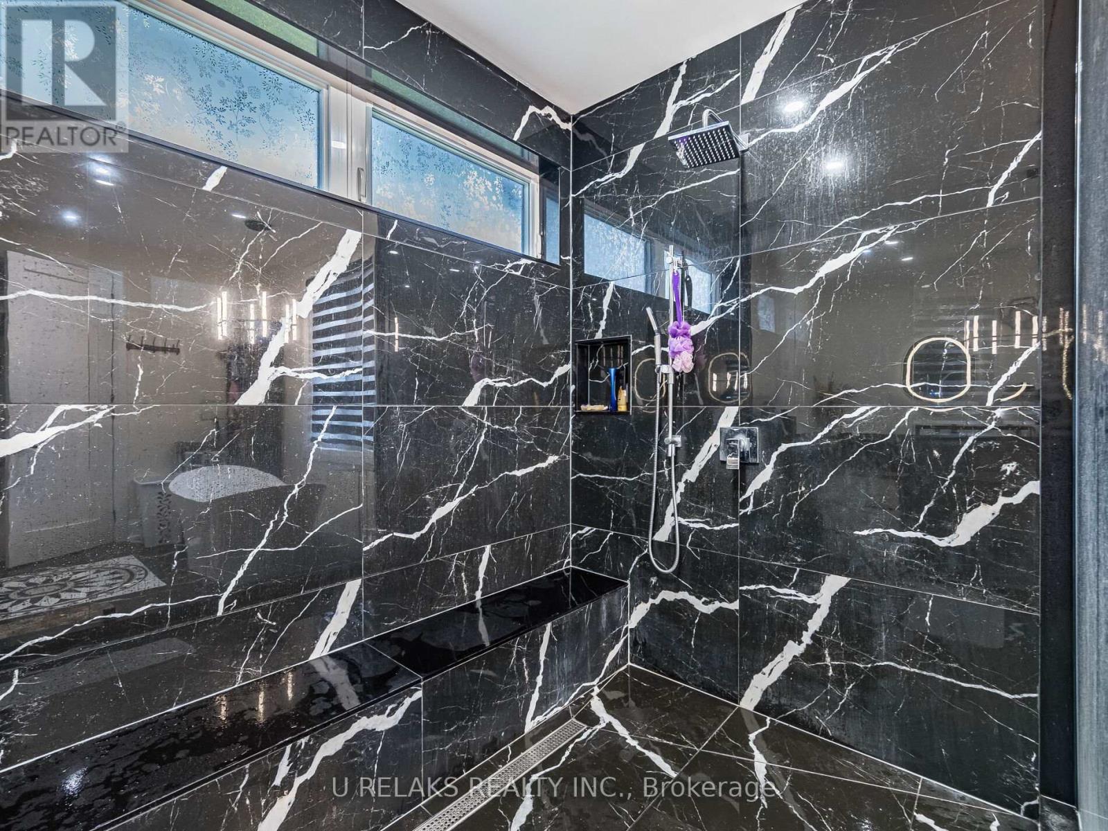 3081 Grenville Drive, Mississauga, ON - Indoor