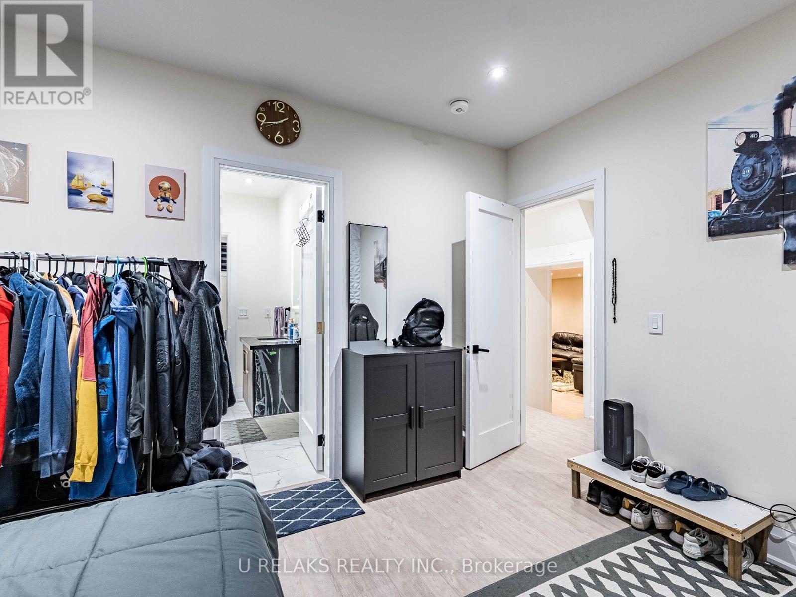 3081 Grenville Drive, Mississauga, ON - Indoor