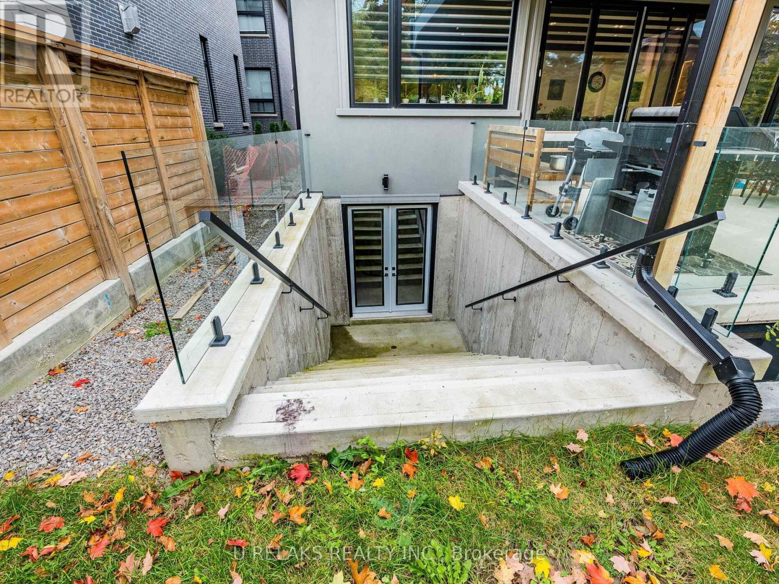 3081 Grenville Drive, Mississauga, ON - Outdoor With Exterior