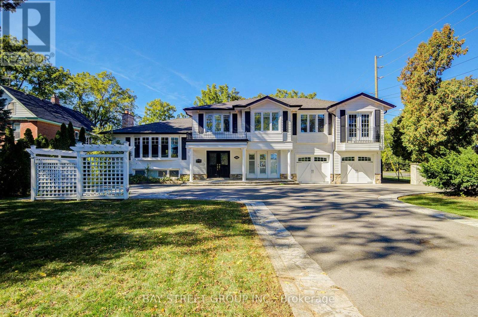 363 Lakeshore Road W, Oakville, ON - Outdoor With Facade