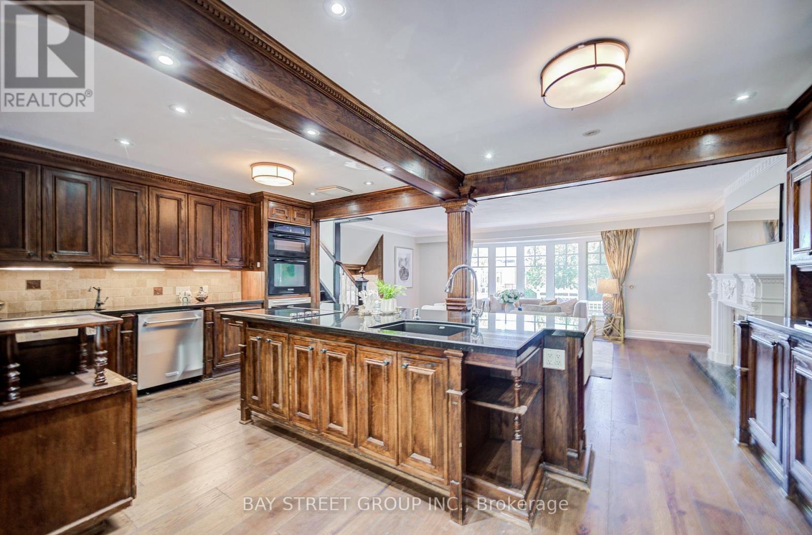 363 Lakeshore Road W, Oakville, ON - Indoor Photo Showing Kitchen
