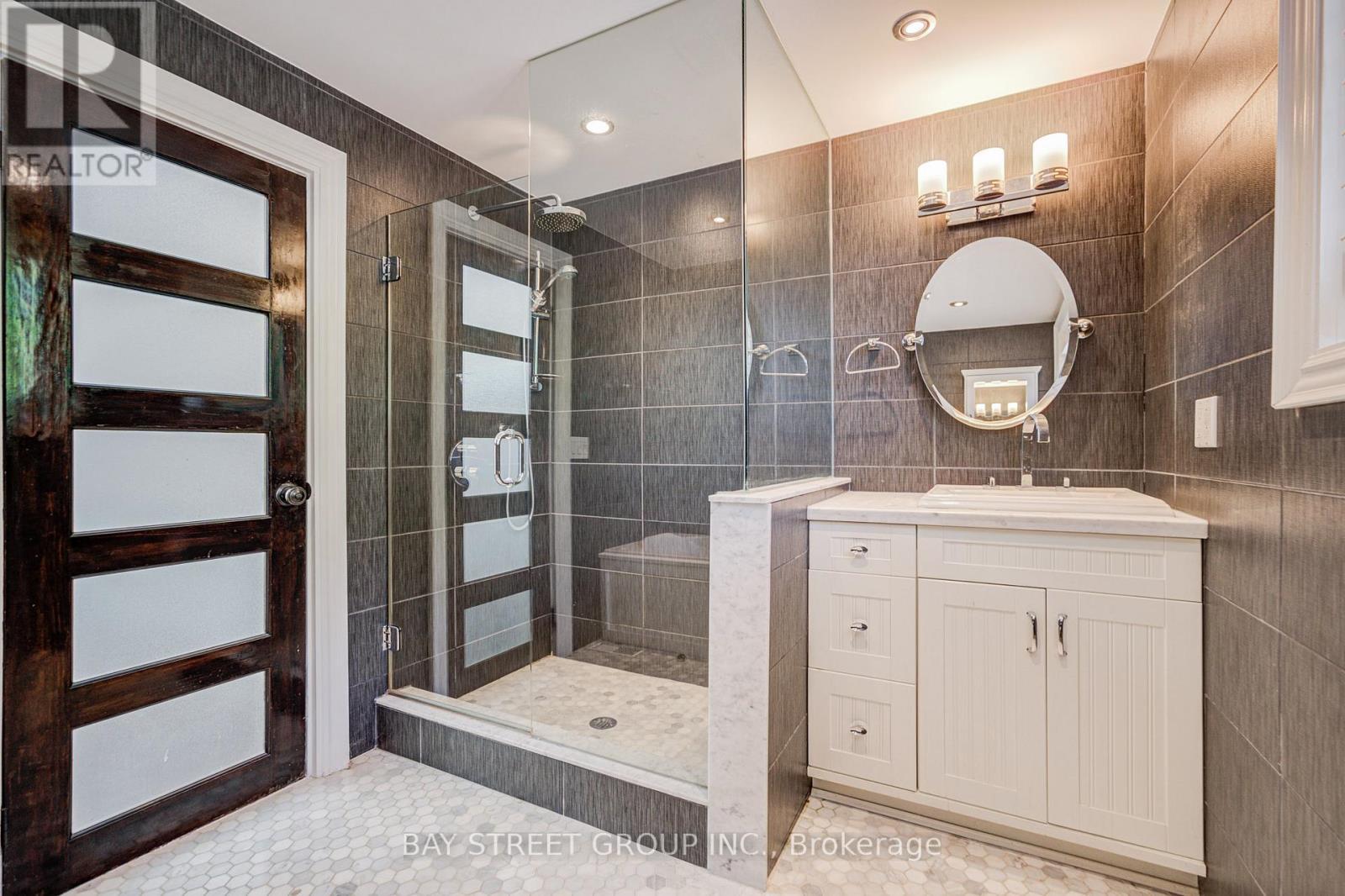 363 Lakeshore Road W, Oakville, ON - Indoor Photo Showing Bathroom