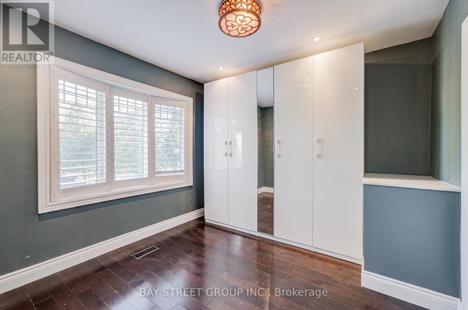 363 Lakeshore Road W, Oakville, ON - Indoor Photo Showing Other Room