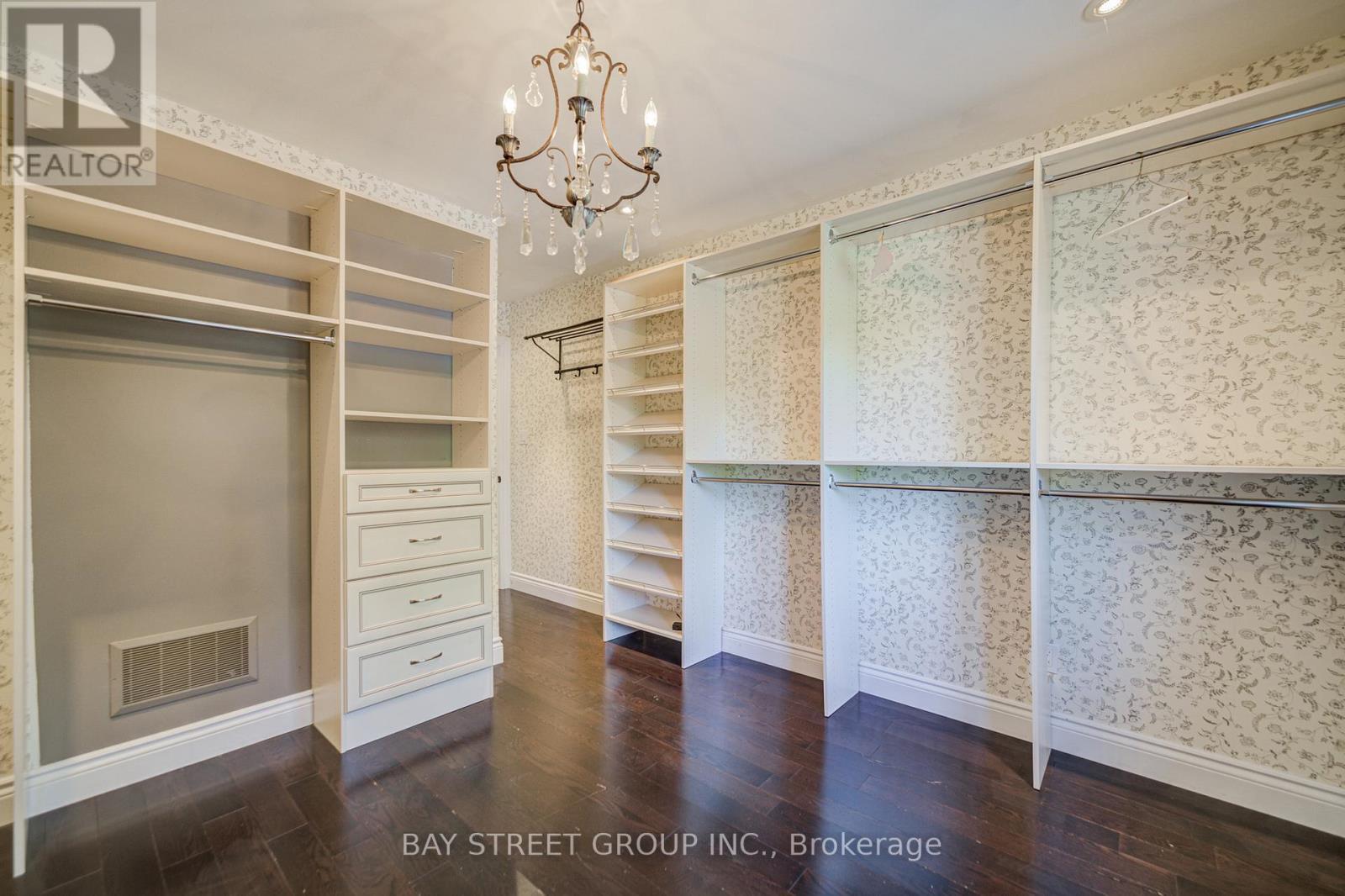 363 Lakeshore Road W, Oakville, ON - Indoor