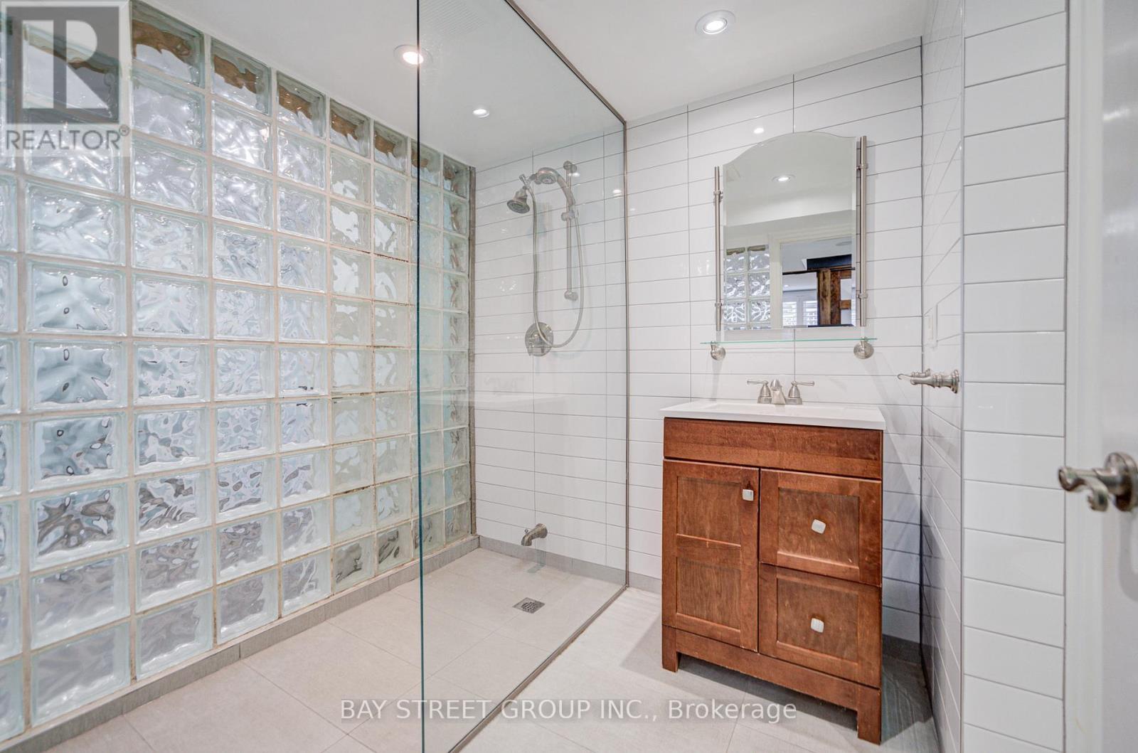 363 Lakeshore Road W, Oakville, ON - Indoor Photo Showing Bathroom