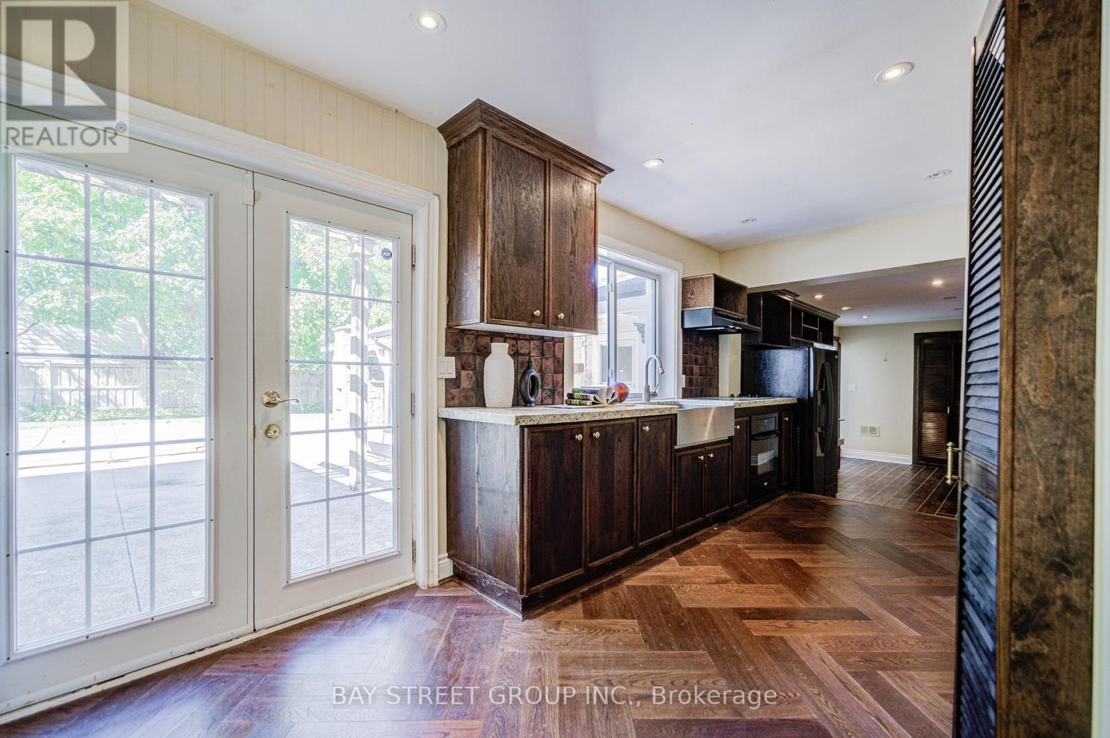 363 Lakeshore Road W, Oakville, ON - Indoor