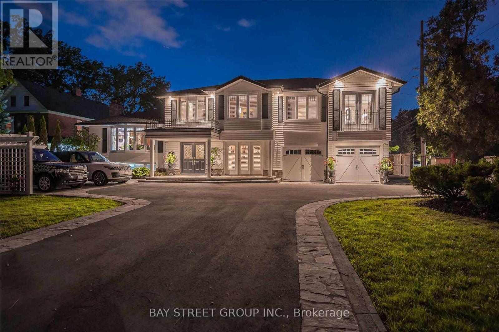 363 Lakeshore Road W, Oakville, ON - Outdoor With Facade