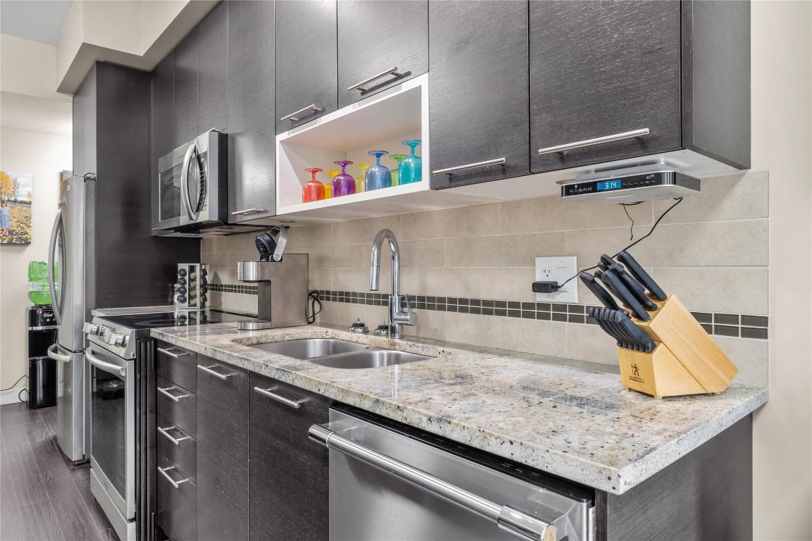3402-1040 Talasa Court, Kamloops, BC - Indoor Photo Showing Kitchen With Stainless Steel Kitchen With Double Sink With Upgraded Kitchen