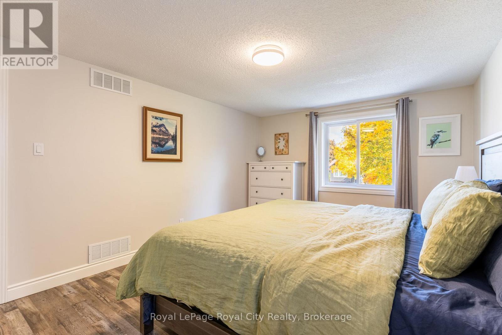 118 Stirling Macgregor Drive, Cambridge, ON - Indoor Photo Showing Bedroom