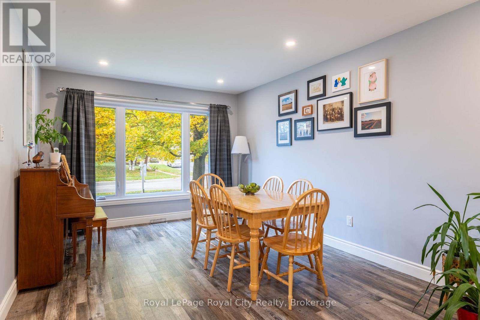 118 Stirling Macgregor Drive, Cambridge, ON - Indoor Photo Showing Dining Room
