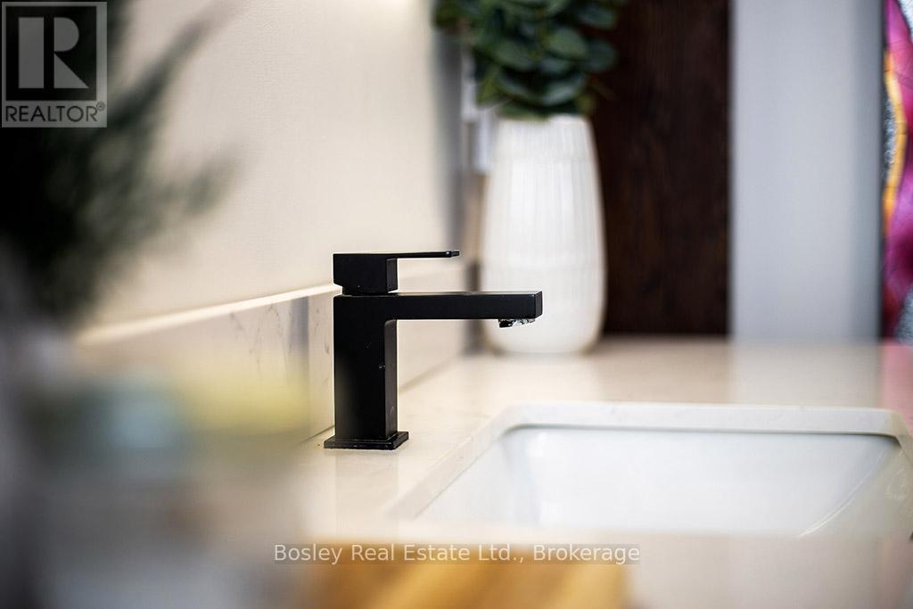 121 Old Highway 26, Meaford, ON - Indoor