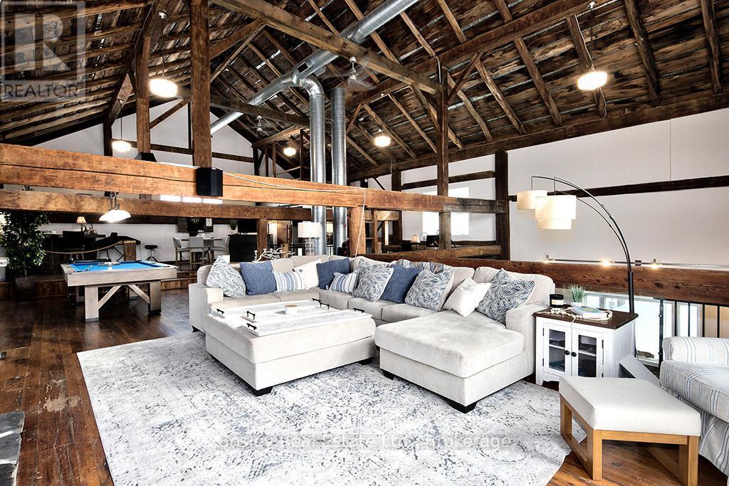 121 Old Highway 26, Meaford, ON - Indoor Photo Showing Living Room