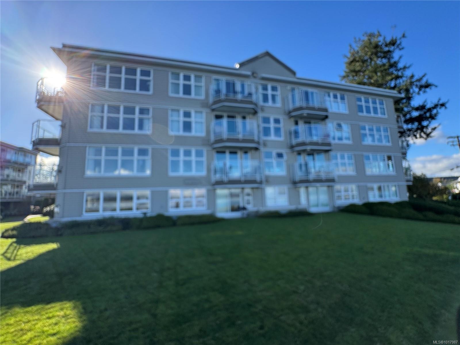 104-9 Adams Rd, Campbell River, BC - Outdoor With Facade