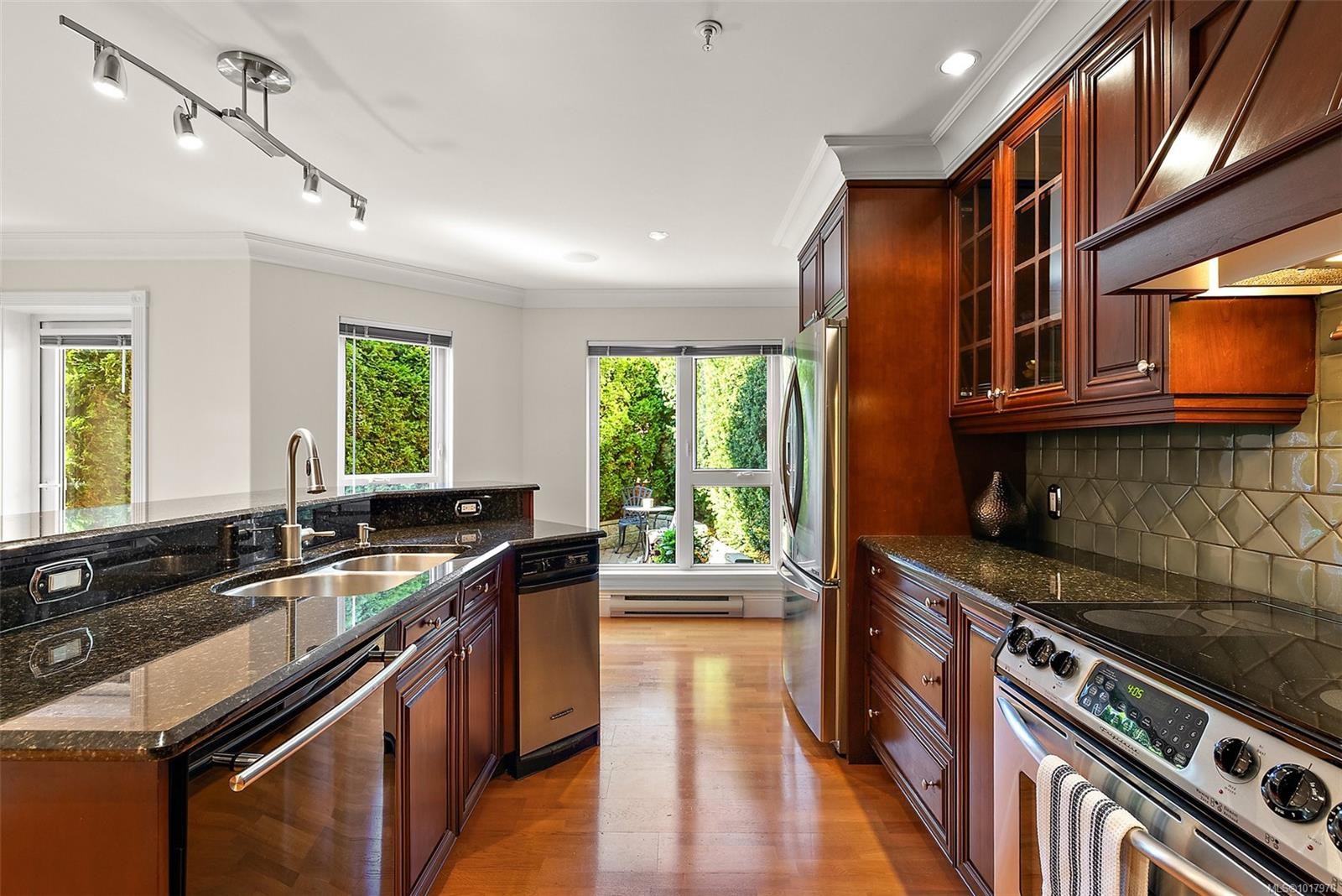 126-75 Songhees Rd, Victoria, BC