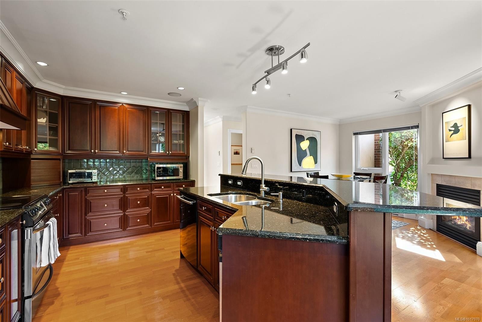 126-75 Songhees Rd, Victoria, BC